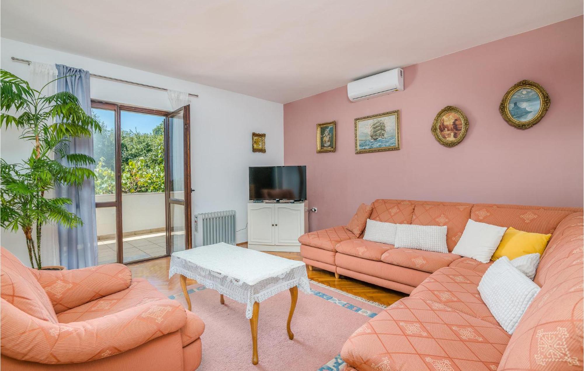 Stunning Apartment In Malinska With Kitchen Esterno foto