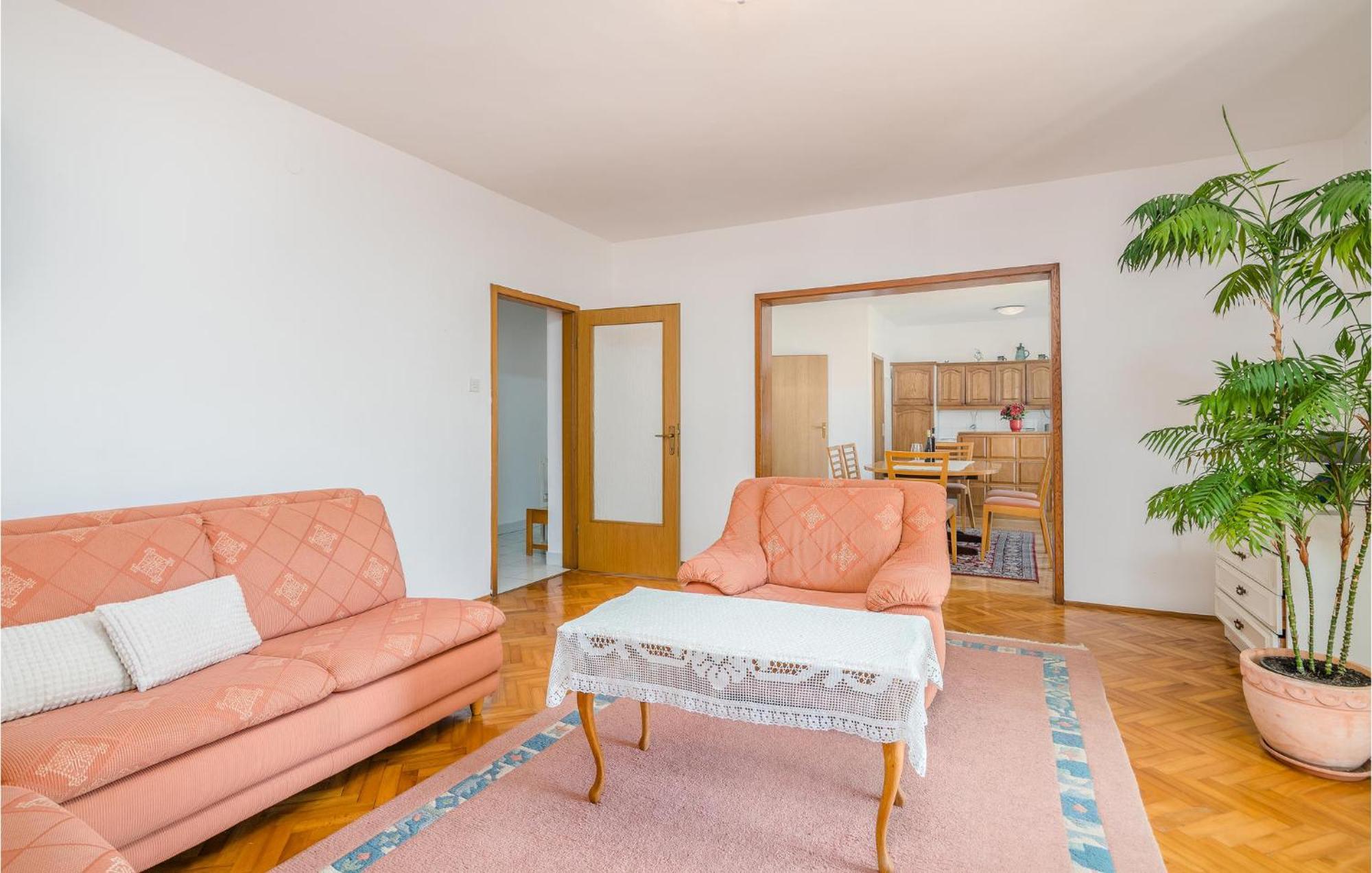 Stunning Apartment In Malinska With Kitchen Esterno foto